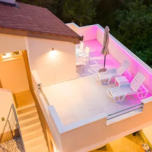 Bruno's Poolside Retreat , Trogir Kroatien